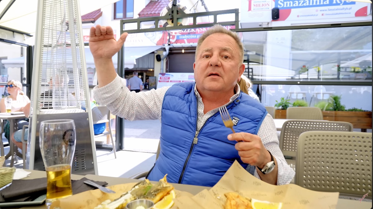 Robert Makłowicz in der Fischbraterei Kergulena, Juli 2025